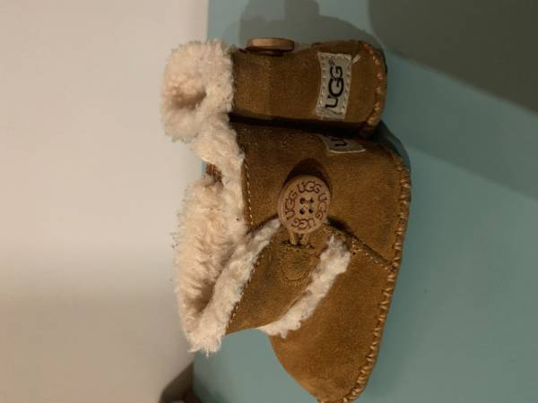 UGG чизми за бебе