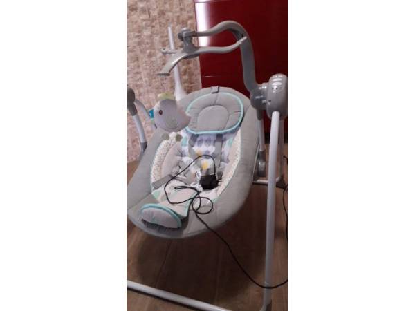 Се продава релаксатор со лулање.