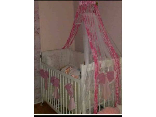 Дрвено бебешко креветче