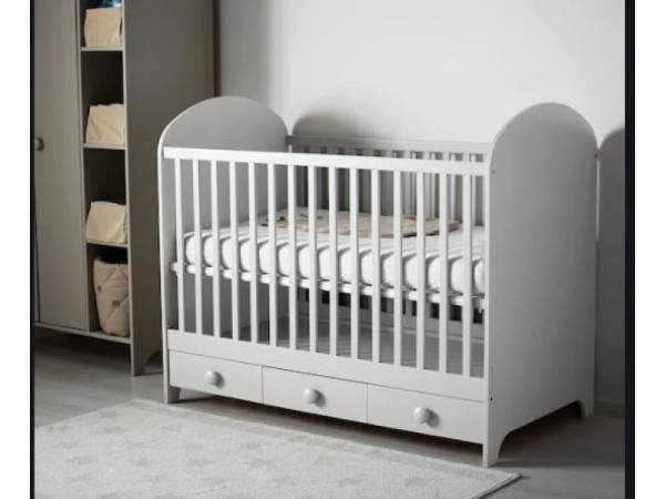 Bebesko krevetce sto se pravi i dvosed