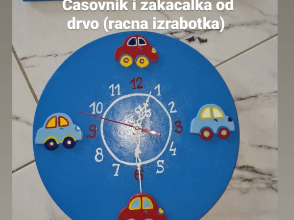 Casovnik i zakacalka za vo detska soba