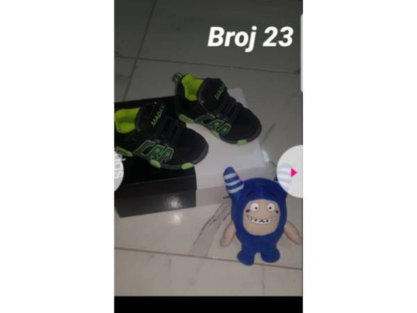 Patiki i sandalki za momce broj 21