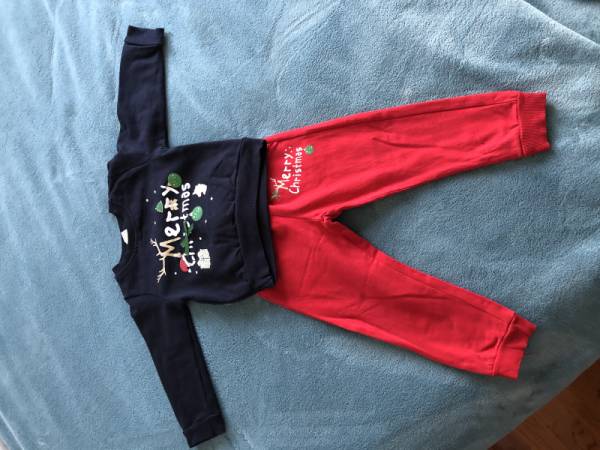 Новогодишни тренерки носени само неколку пати