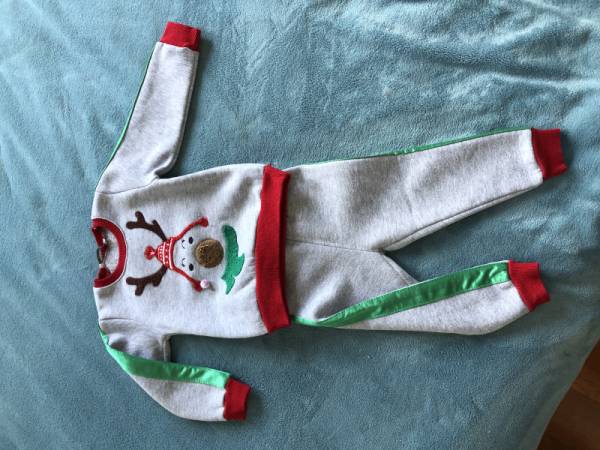 Новогодишни тренерки носени само неколку пати