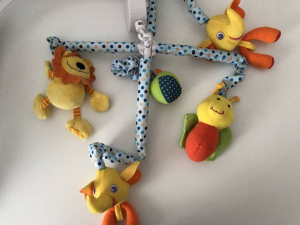 Вртелешка за на креветче